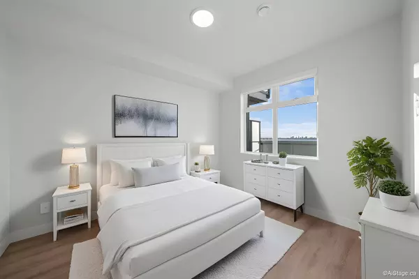 Burnaby, BC V5B 1R2,5535 Hastings ST #303