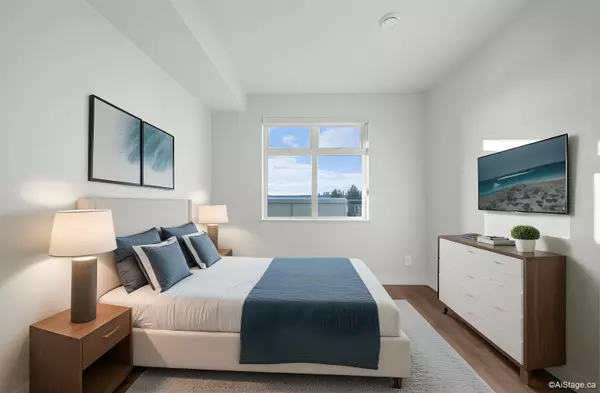 Burnaby, BC V5B 1R2,5535 Hastings ST #303