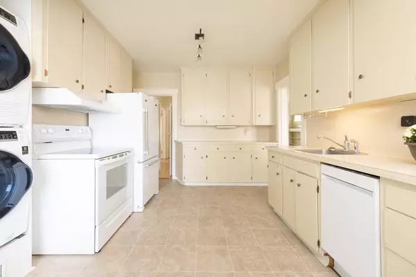 Vancouver, BC V6N 2W8,2839 W 38th AVE