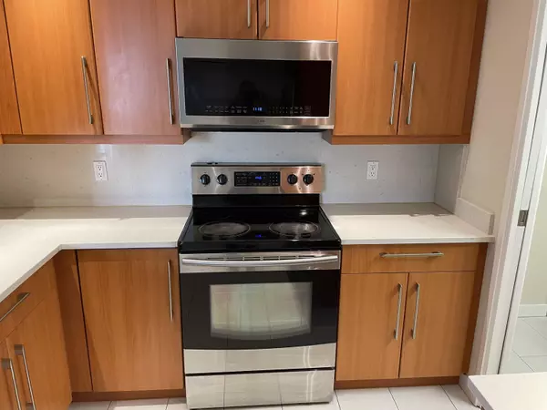 Vancouver, BC V6G 3A7,738 Broughton ST #201