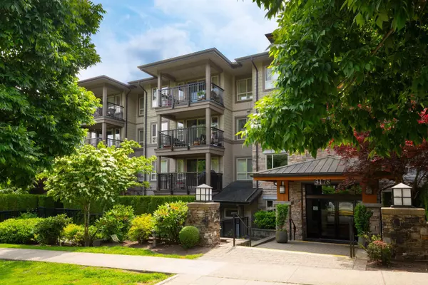 Coquitlam, BC V3E 0B9,3178 Dayanee Springs BLVD #211