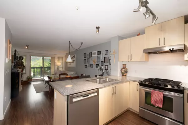Coquitlam, BC V3E 0B9,3178 Dayanee Springs BLVD #211