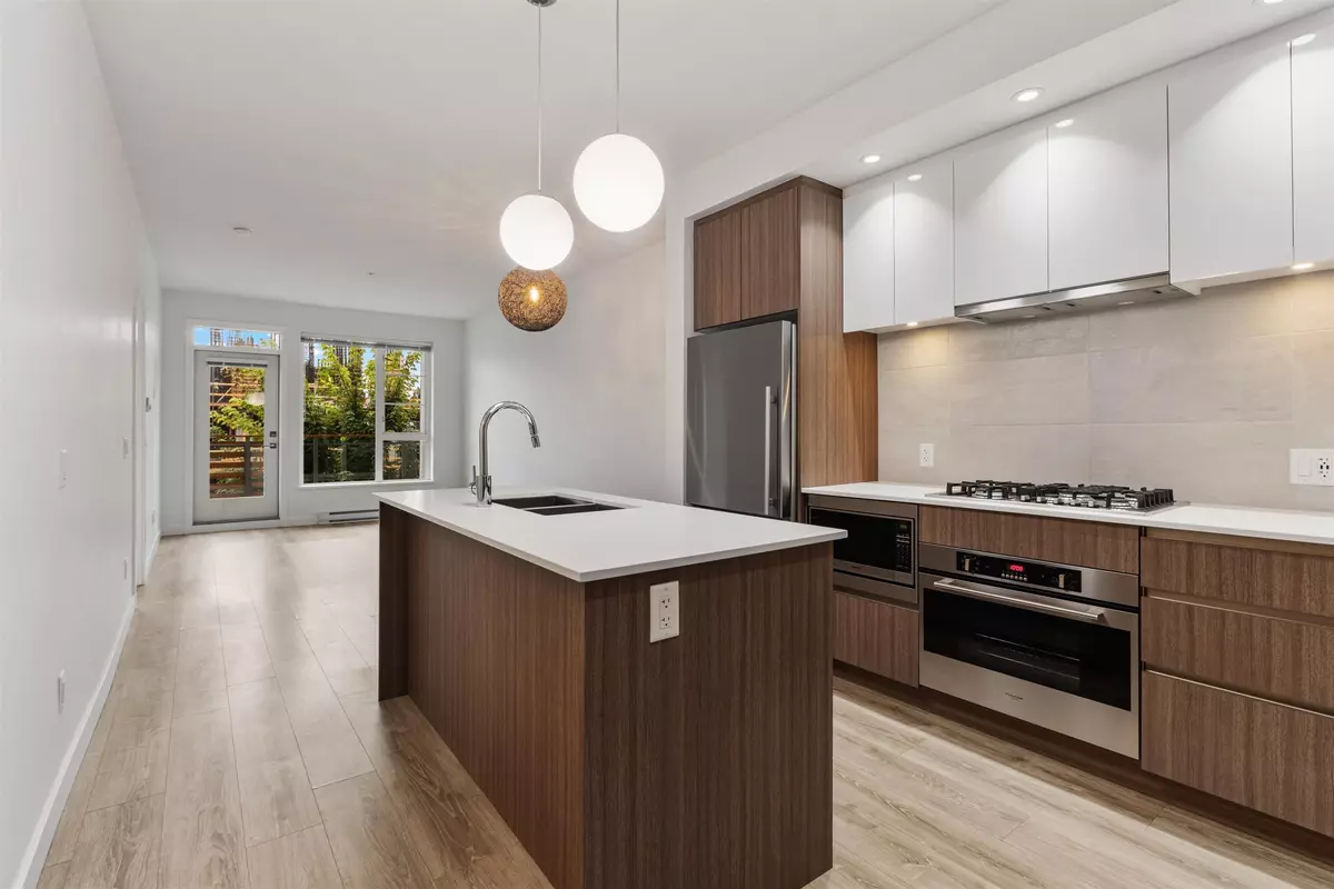 Coquitlam, BC V3J 0H8,516 Foster AVE #308