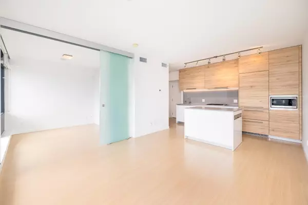 Burnaby, BC V5C 0K2,2378 Alpha AVE #705