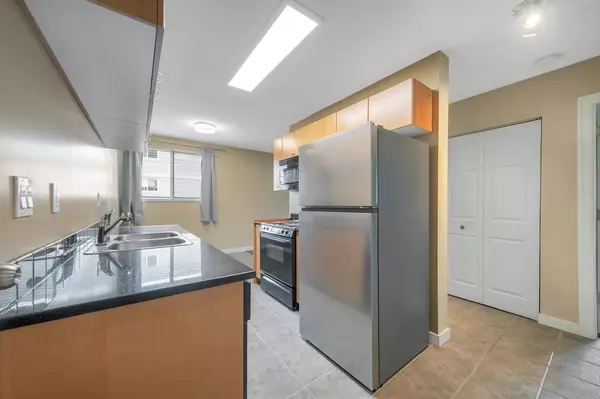 1121 Howie AVE #303,  Coquitlam,  BC V3J 1T9
