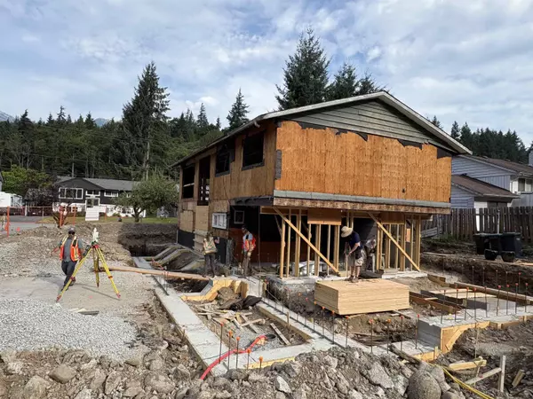 Squamish, BC V8B 0X5,1764 Garden PL