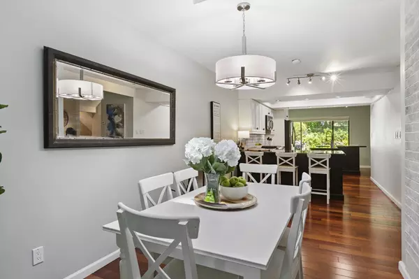 North Vancouver, BC V7K 2Y5,887 Frederick RD