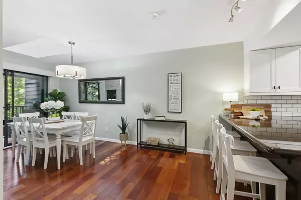 North Vancouver, BC V7K 2Y5,887 Frederick RD