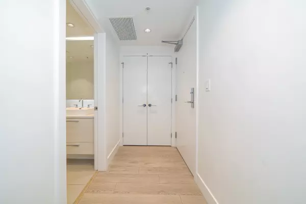 Burnaby, BC V3N 0H2,7303 Noble LN #1601