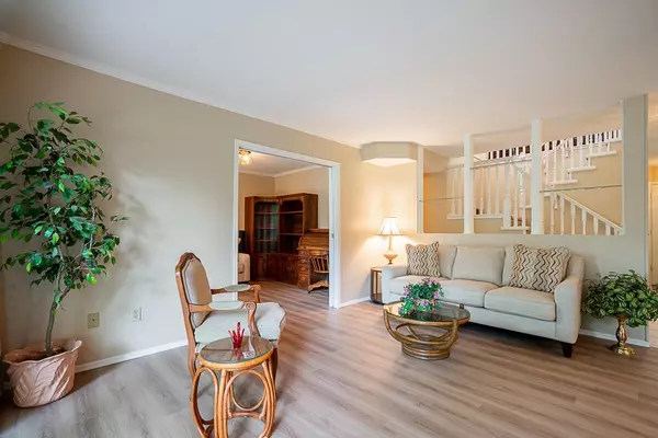 Surrey, BC V3R 9N7,9979 151 ST #37