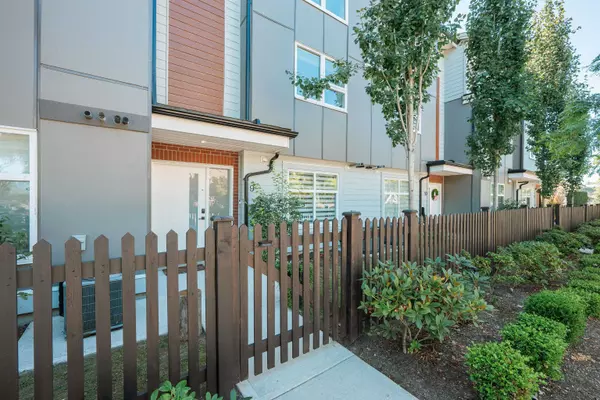 Langley, BC V3A 3N5,22334 48 AVE #9