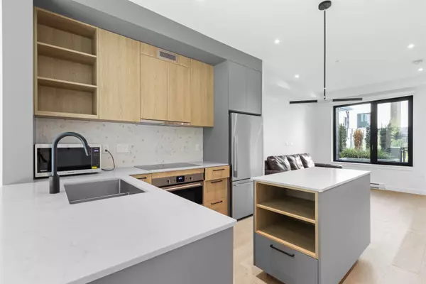 Coquitlam, BC V3J 0L5,606 Foster AVE #502