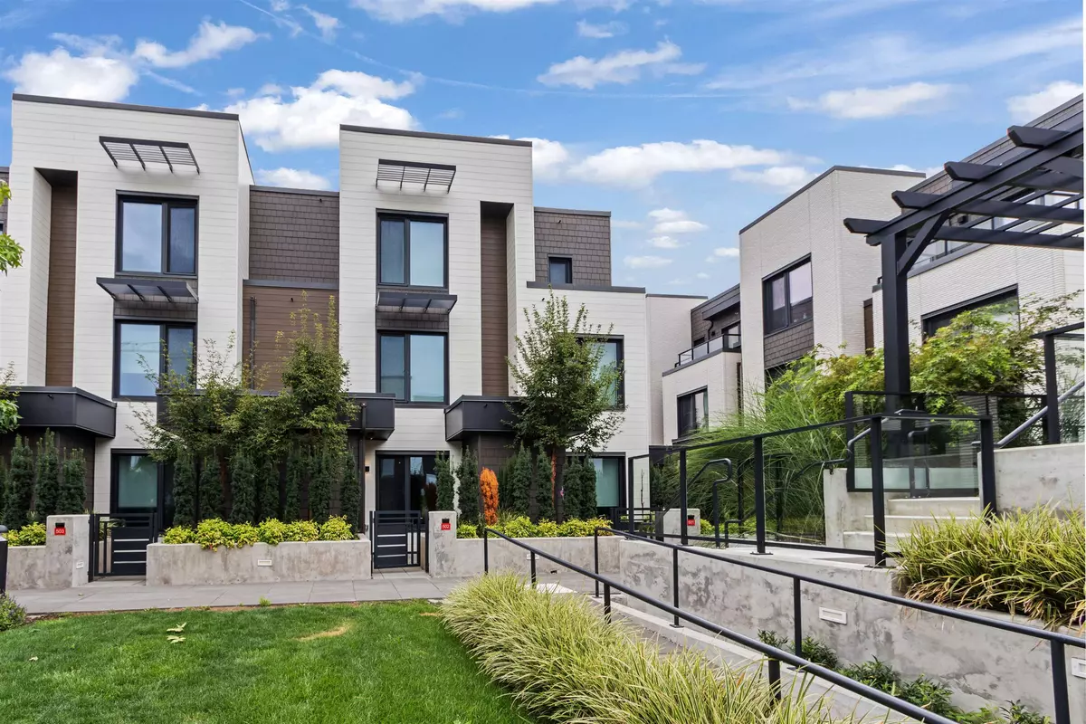 Coquitlam, BC V3J 0L5,606 Foster AVE #502