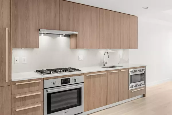 North Vancouver, BC V7J 0B3,2738 Library LN #107