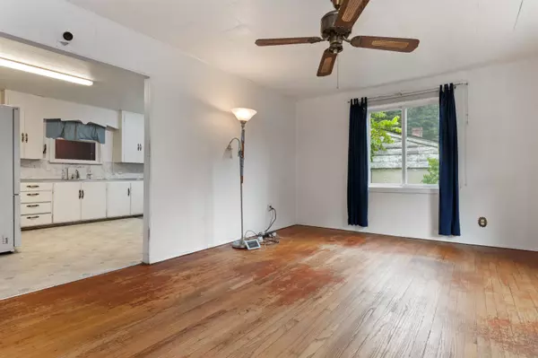 Hope, BC V0X 1L0,653 Hemlock AVE