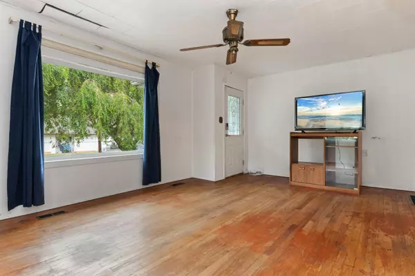 Hope, BC V0X 1L0,653 Hemlock AVE