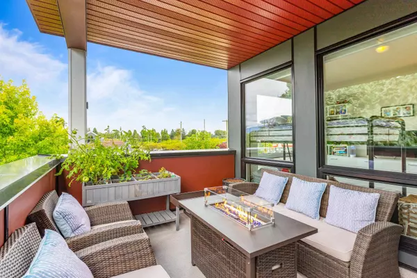 Maple Ridge, BC V2X 3C9,20331 Dewdney Trunk RD #307