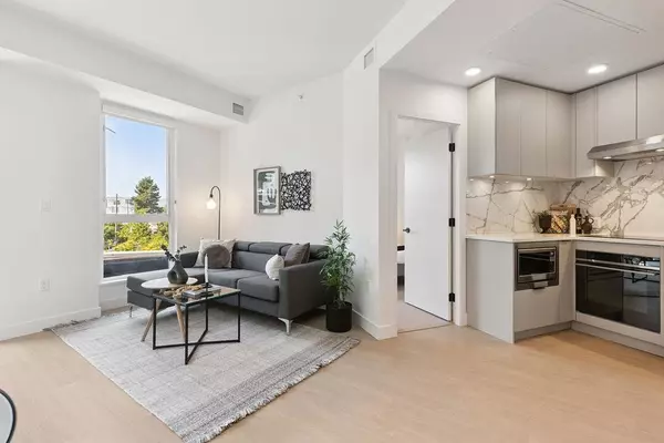 North Vancouver, BC V7L 3P2,333 St. David's AVE #202