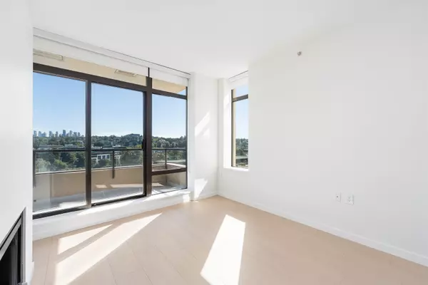 Burnaby, BC V5C 0B3,2355 Madison AVE #1002