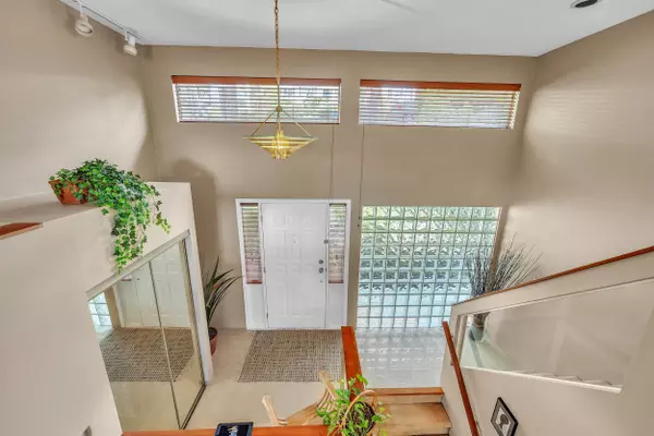 North Vancouver, BC V7N 1E7,531 Tempe CRES