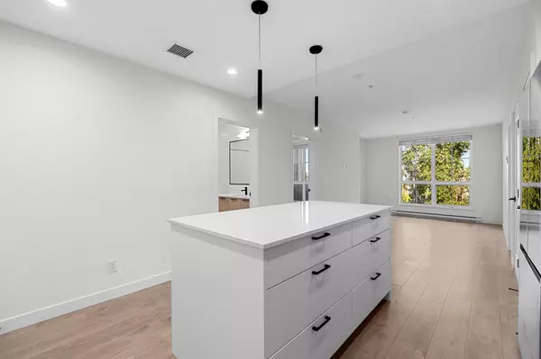 Langley, BC V2Y 3S6,8379 201 ST #401