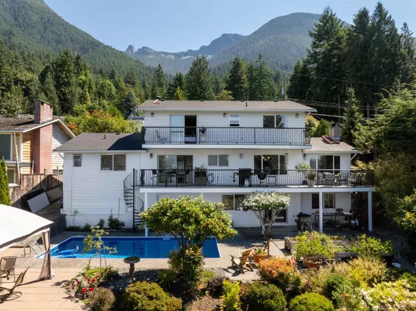 110 Seaview PL, Lions Bay, BC V0N 2E0