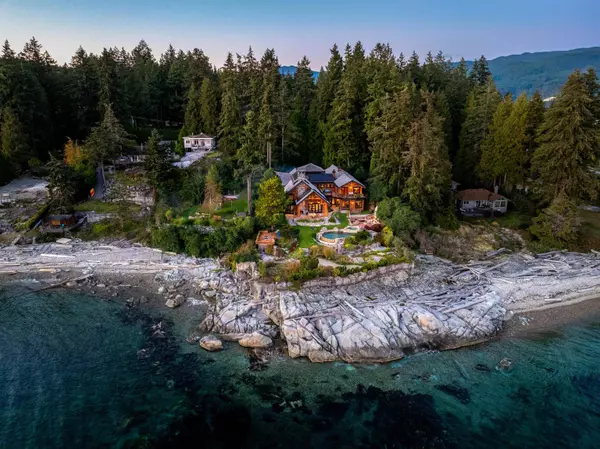Sechelt, BC V0N 3A0,5871 Sunshine Coast HWY