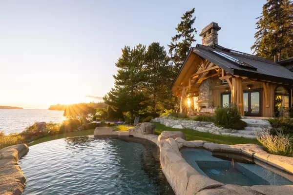 Sechelt, BC V0N 3A0,5871 Sunshine Coast HWY