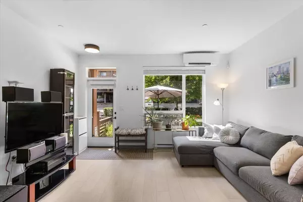 3021 St George ST #406,  Port Moody,  BC V3H 0K3