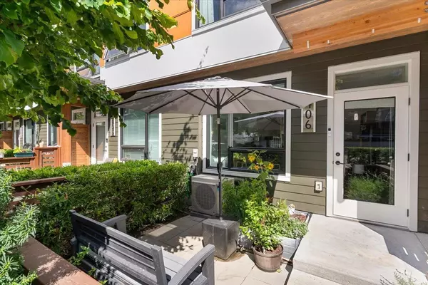 Port Moody, BC V3H 0K3,3021 St George ST #406