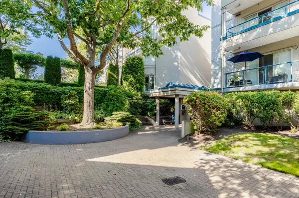 Ladner, BC V4K 1R9,4743 W River RD #112