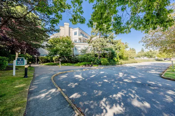 Ladner, BC V4K 1R9,4743 W River RD #112