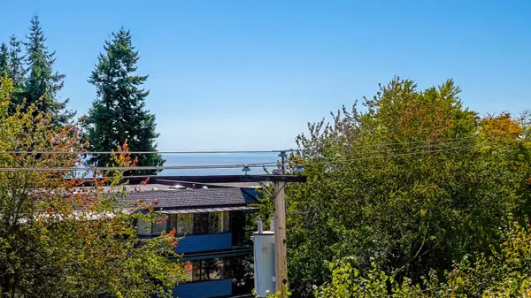 White Rock, BC V4B 3V6,1441 Blackwood ST #302