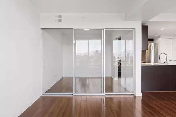 Vancouver, BC V5R 0B3,4818 Eldorado Mews #810