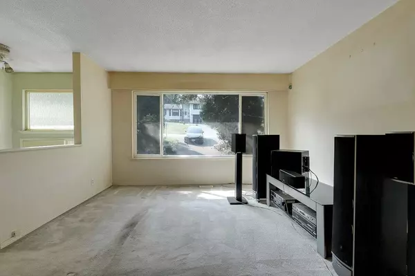 Surrey, BC V3R 2R6,14069 115a AVE