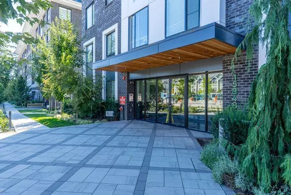 Surrey, BC V4N 6X6,15848 Fraser HWY #304