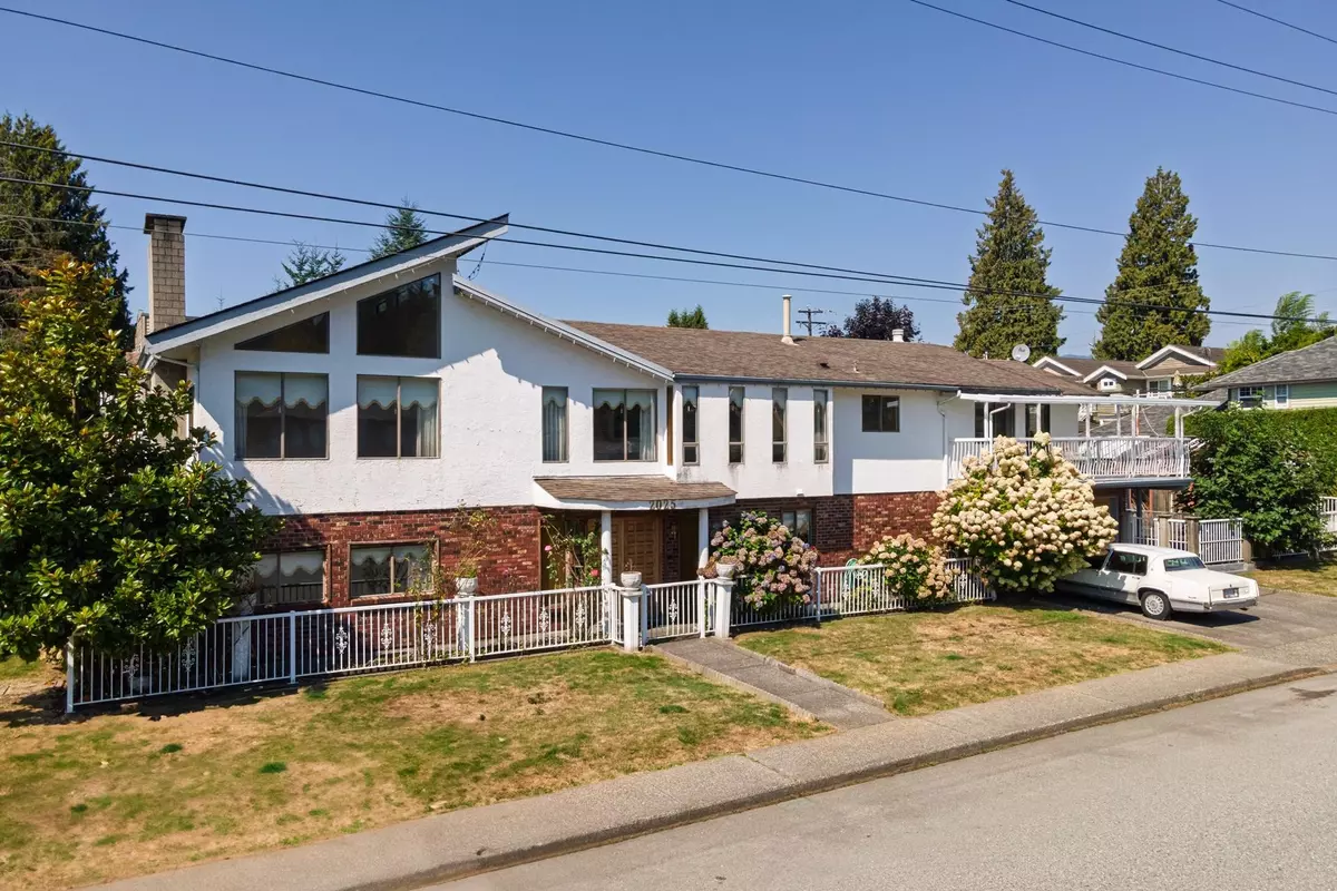 North Vancouver, BC V7L 3M4,2025 St. Andrews AVE