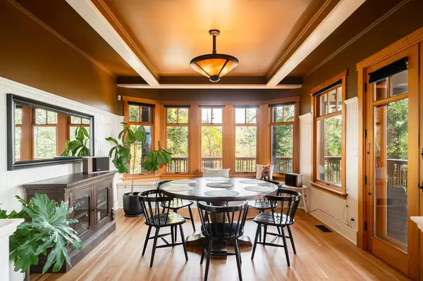 1335 Adams RD,  Bowen Island,  BC V0N 1G2