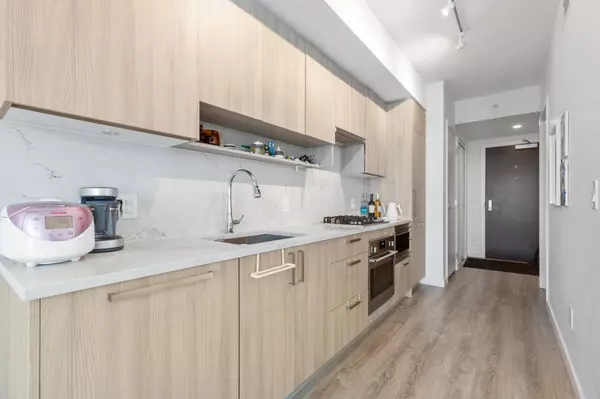 Surrey, BC V3T 0S1,13350 Central AVE #4305