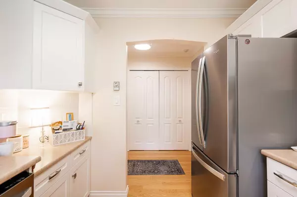 White Rock, BC V4B 4B1,1220 Fir ST #411