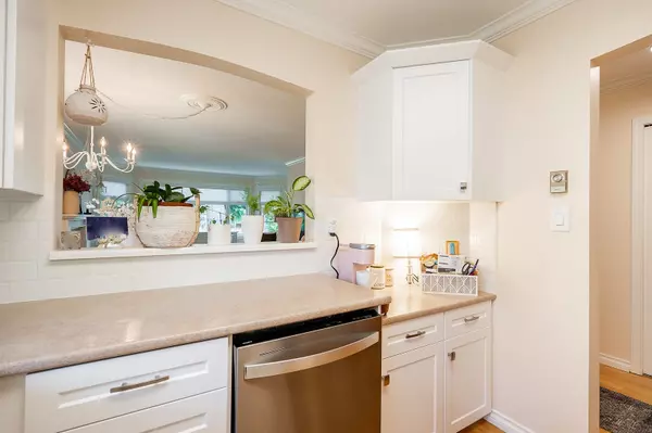 White Rock, BC V4B 4B1,1220 Fir ST #411