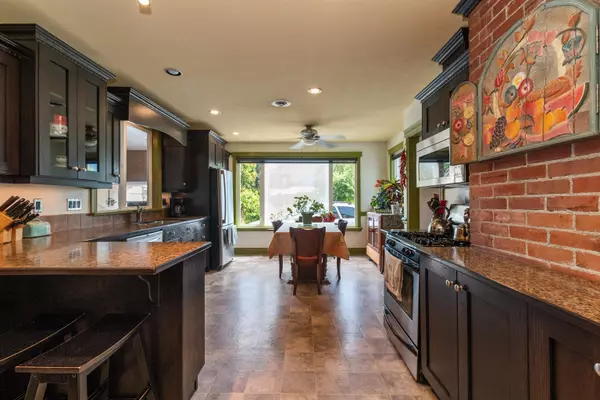 Rosedale, BC V0X 1X1,51689 Yale RD