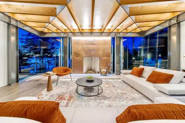 Bowen Island, BC V0N 1G2,1840 Lighthouse LN