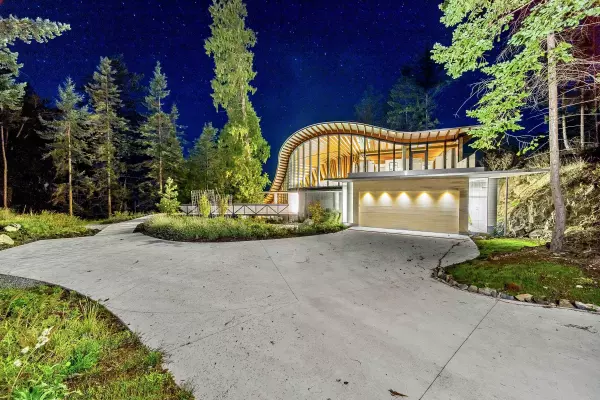 Bowen Island, BC V0N 1G2,1840 Lighthouse LN