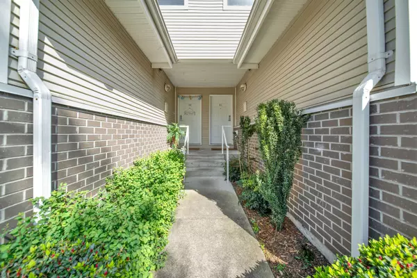 Surrey, BC V3X 3N8,13918 58 AVE #60