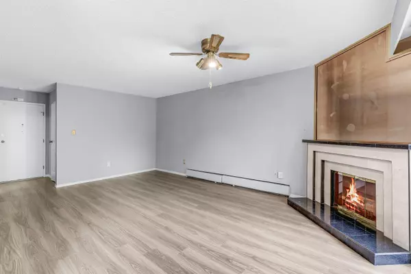 Burnaby, BC V3N 4K1,3901 Carrigan CT #217