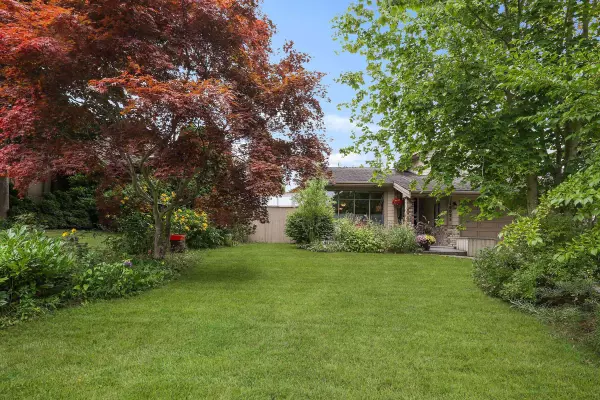 Surrey, BC V4A 6W2,16095 13 AVE