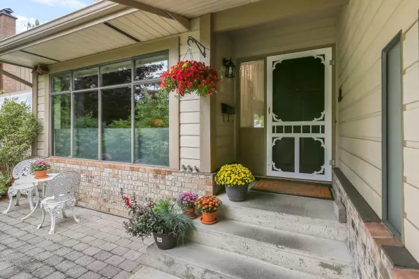 Surrey, BC V4A 6W2,16095 13 AVE