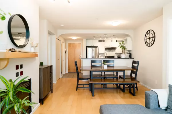 Burnaby, BC V5E 4M1,6833 Village GN #202