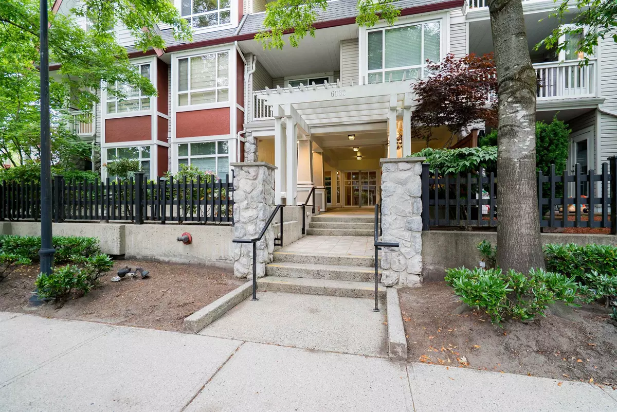 Burnaby, BC V5E 4M1,6833 Village GN #202